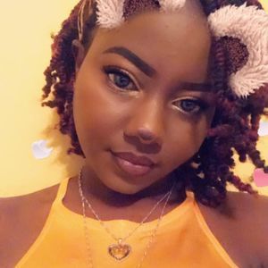 Meet your Posher, Shakhira